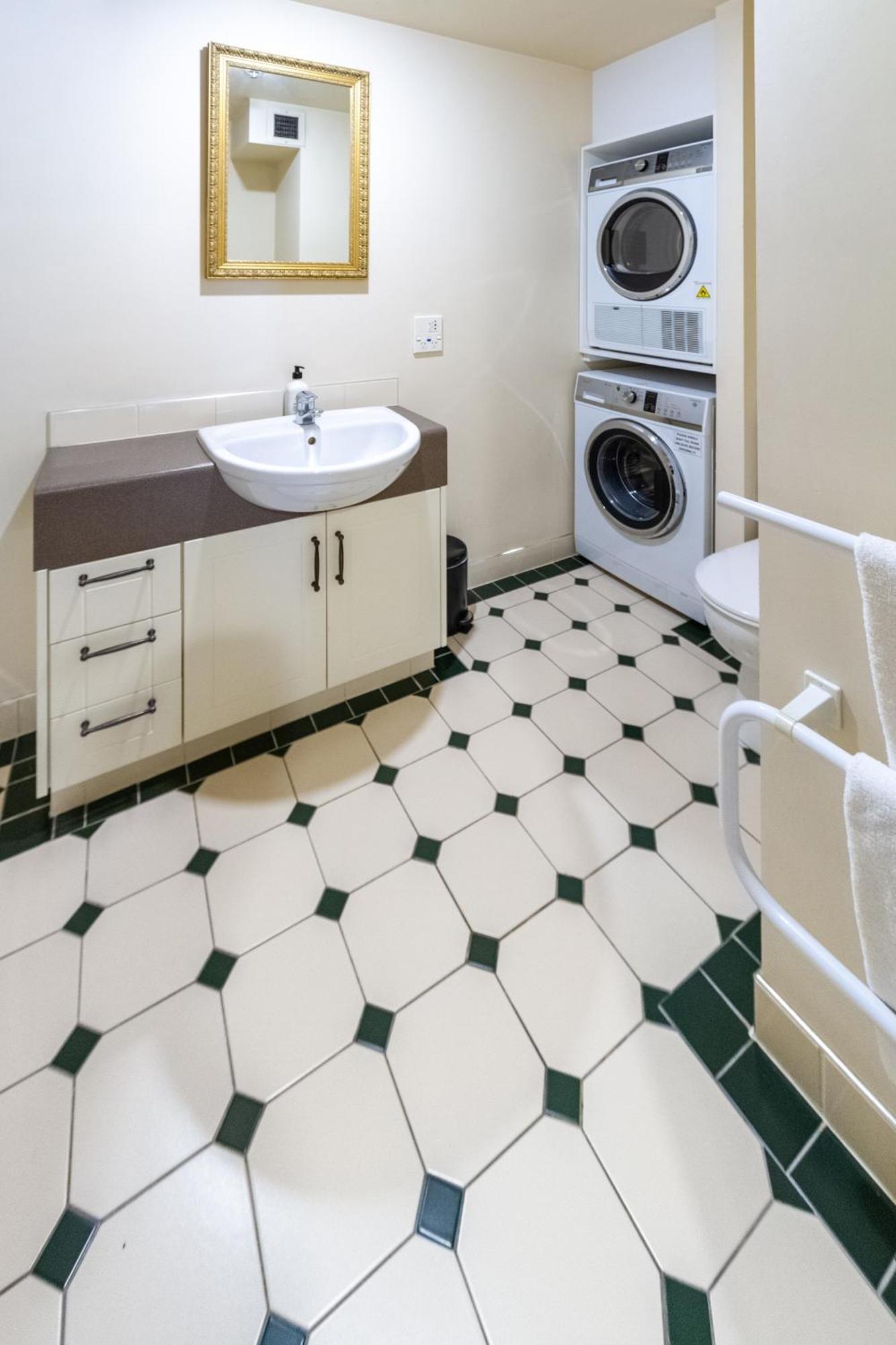 Beauty In The Cbd - 1Bed Free Parking Pool Apartamento Christchurch Exterior foto